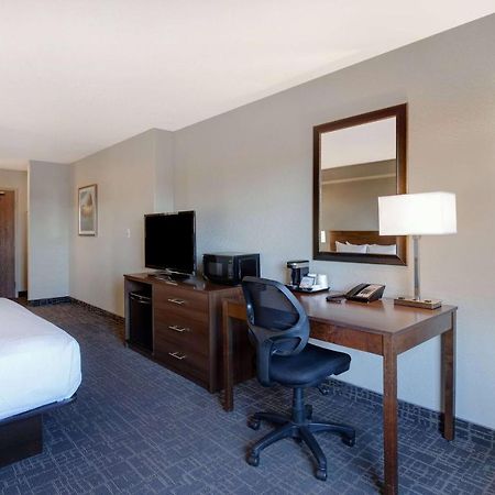 Days Inn & Suites By Wyndham Yorkton Esterno foto