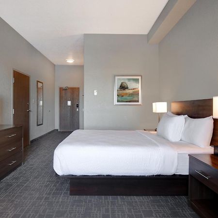 Days Inn & Suites By Wyndham Yorkton Esterno foto