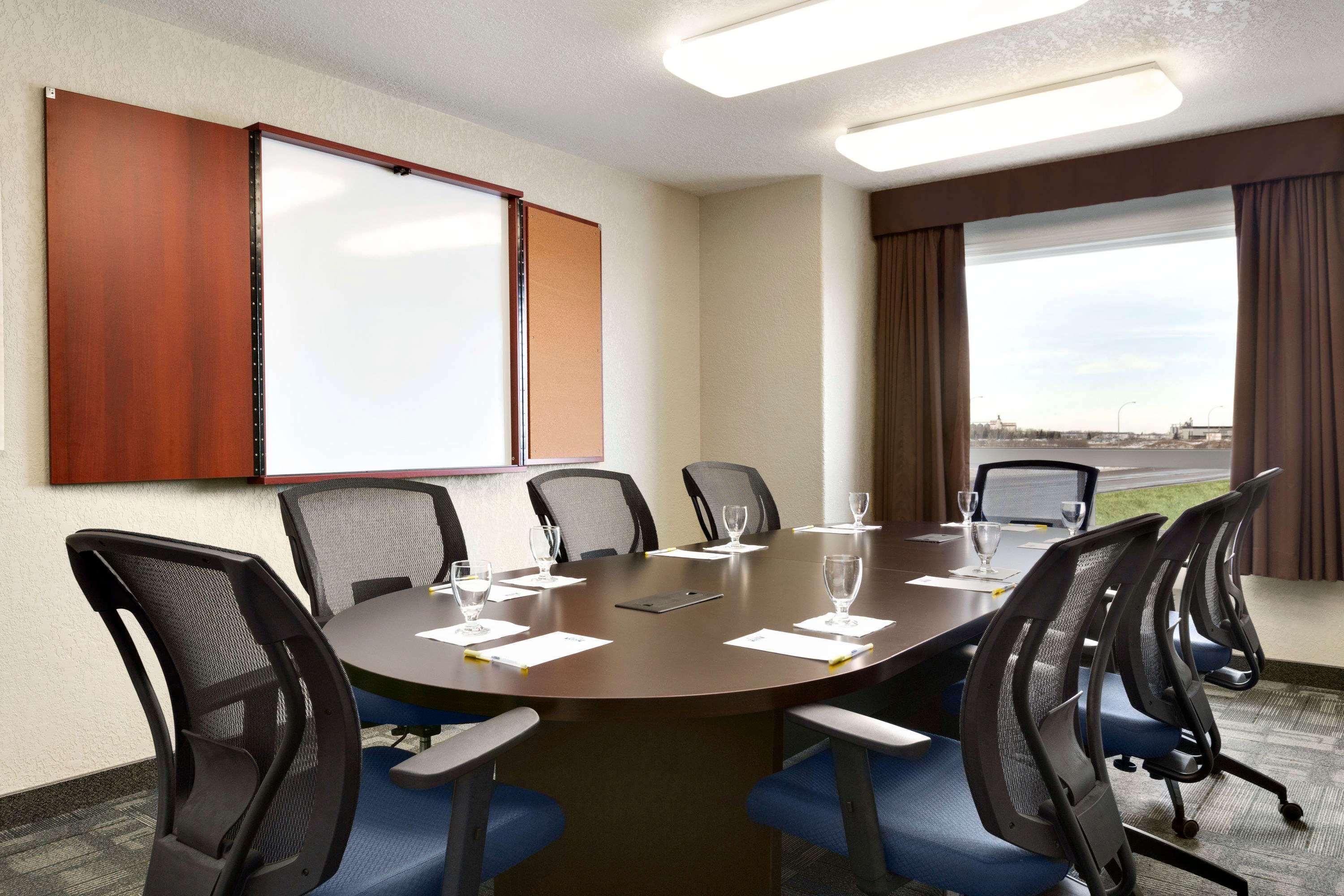 Days Inn & Suites By Wyndham Yorkton Esterno foto