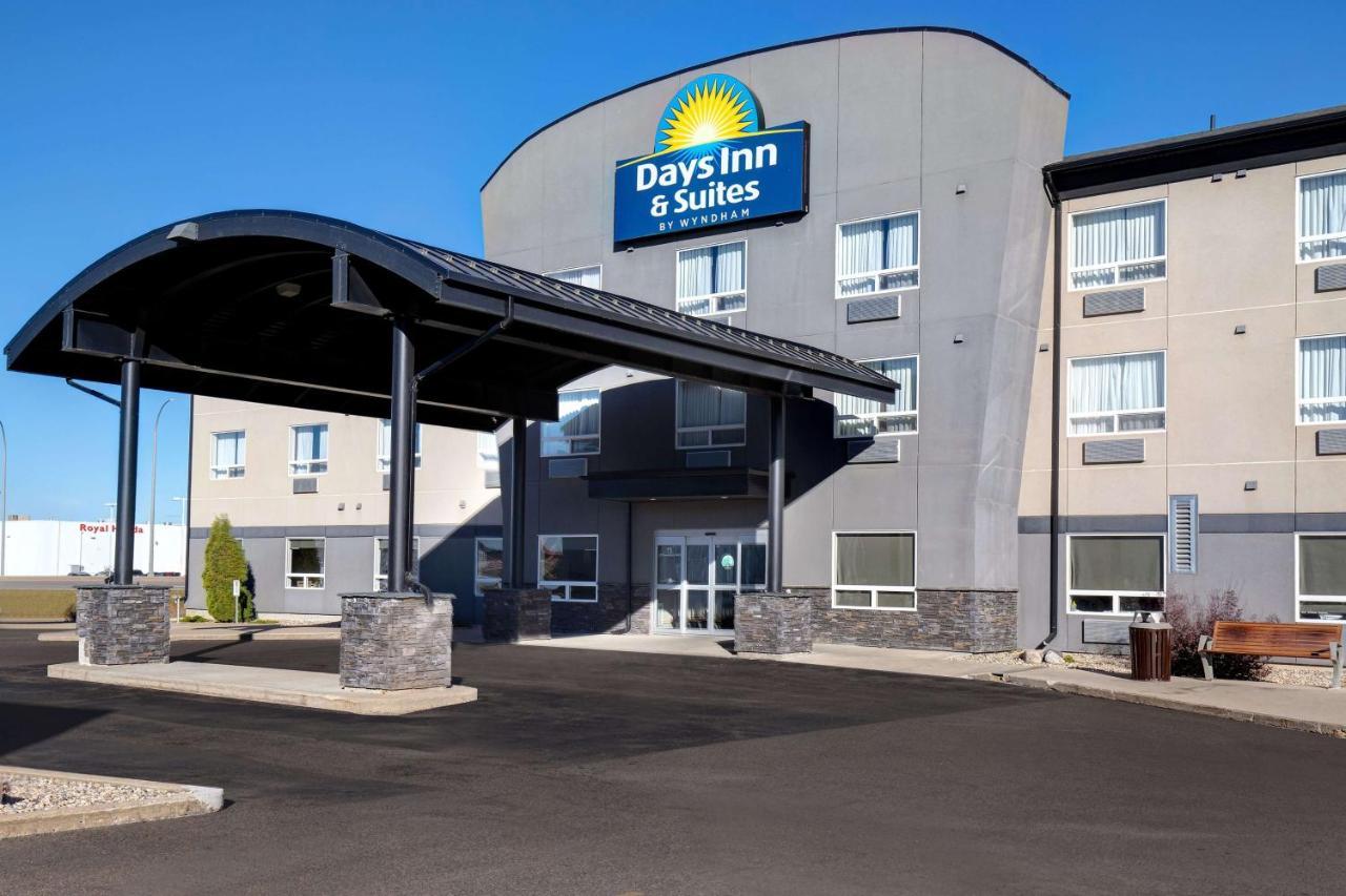 Days Inn & Suites By Wyndham Yorkton Esterno foto