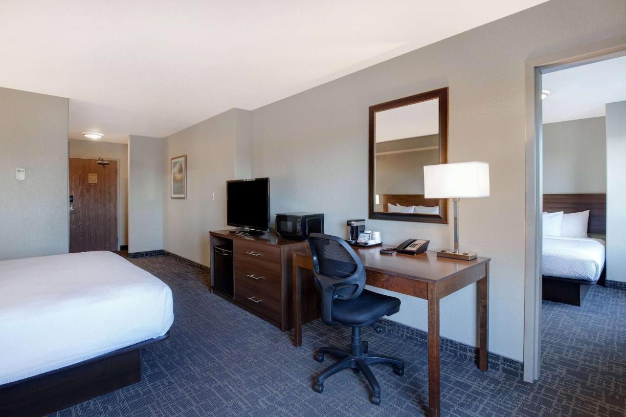 Days Inn & Suites By Wyndham Yorkton Esterno foto