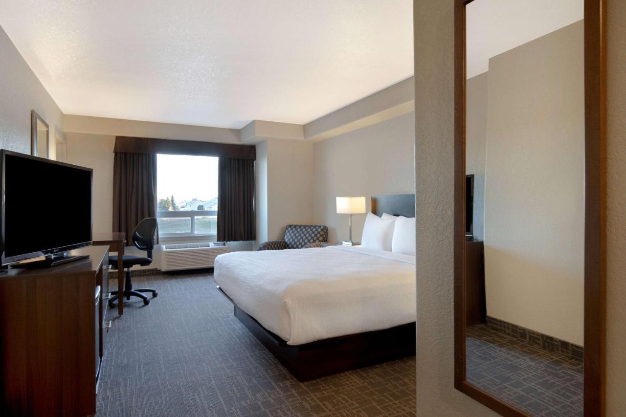Days Inn & Suites By Wyndham Yorkton Esterno foto