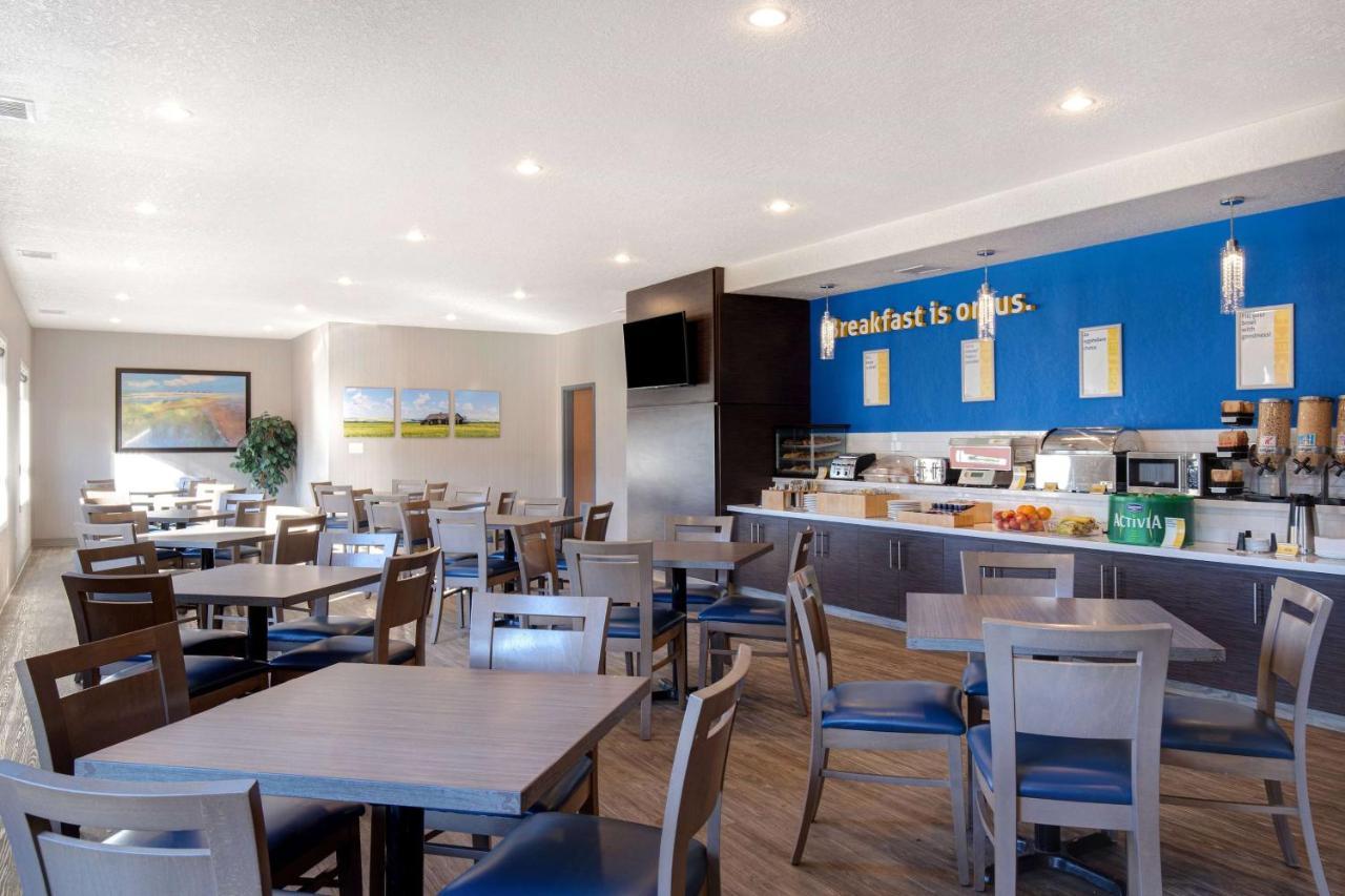 Days Inn & Suites By Wyndham Yorkton Esterno foto