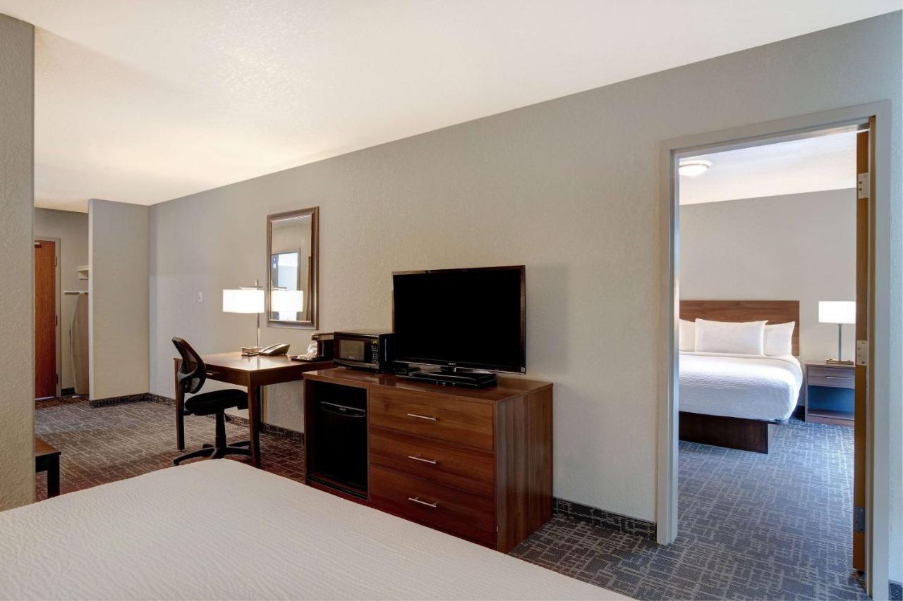 Days Inn & Suites By Wyndham Yorkton Esterno foto