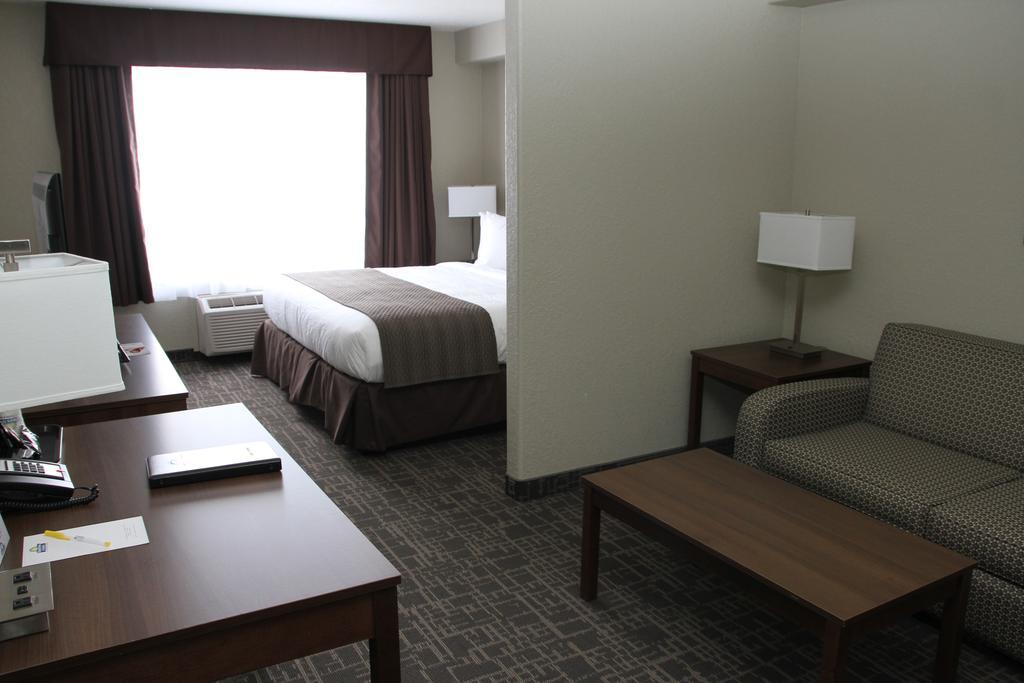 Days Inn & Suites By Wyndham Yorkton Esterno foto