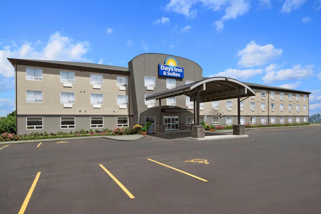 Days Inn & Suites By Wyndham Yorkton Esterno foto