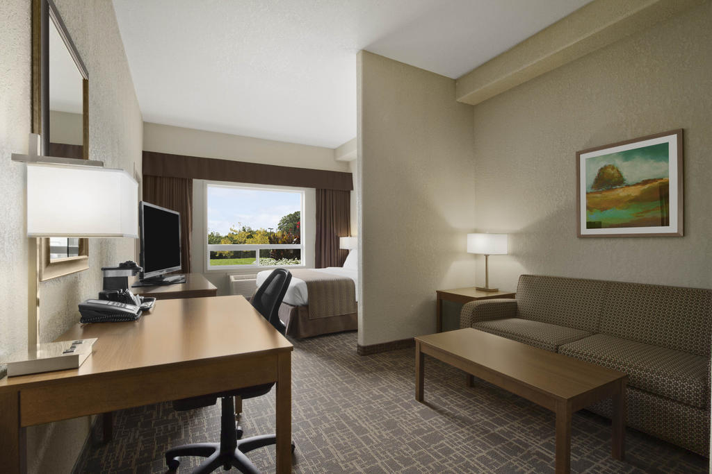 Days Inn & Suites By Wyndham Yorkton Esterno foto