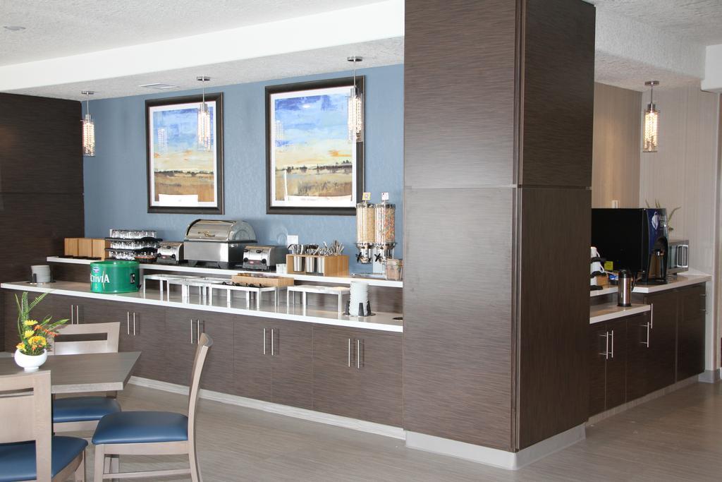 Days Inn & Suites By Wyndham Yorkton Esterno foto