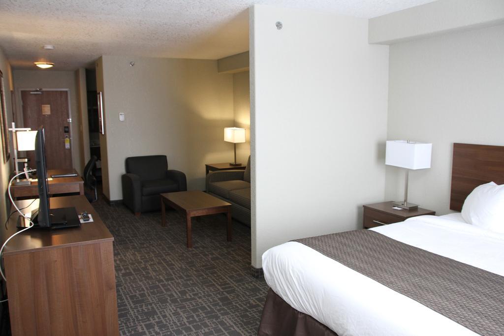 Days Inn & Suites By Wyndham Yorkton Esterno foto