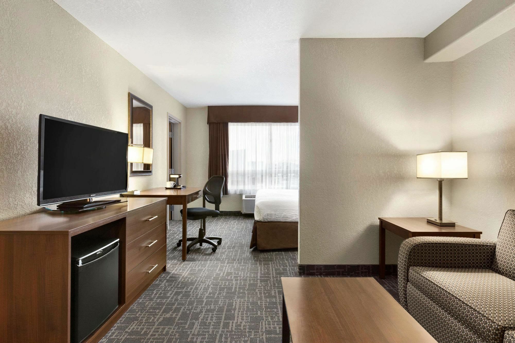 Days Inn & Suites By Wyndham Yorkton Esterno foto